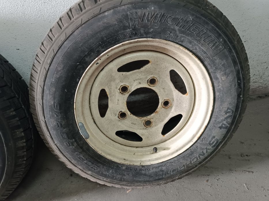 Pneus mais jantes Land Rover