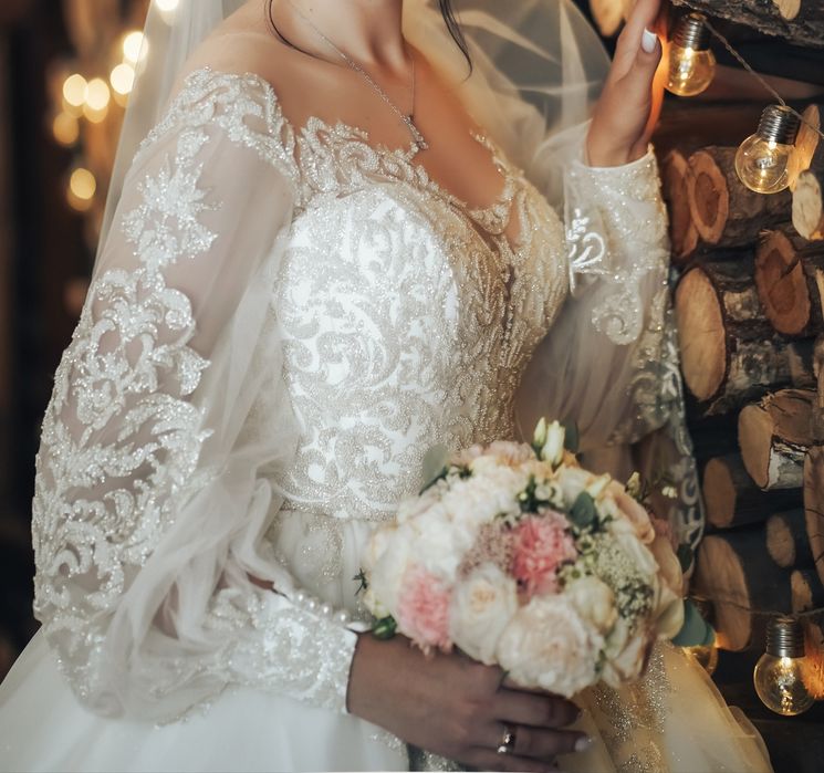 Продам весільну сукню