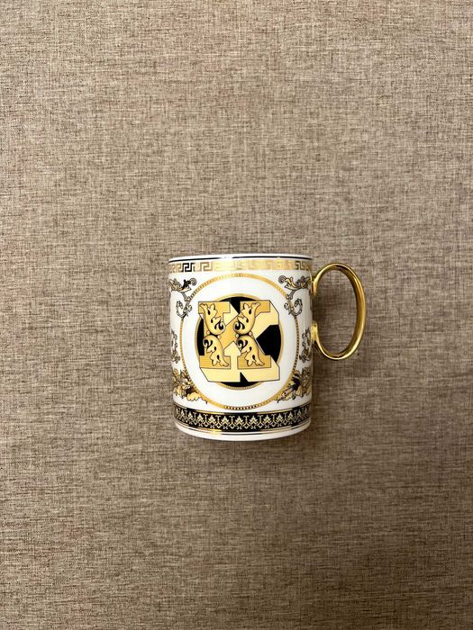 Kubek K Versace Virtus Alphabet