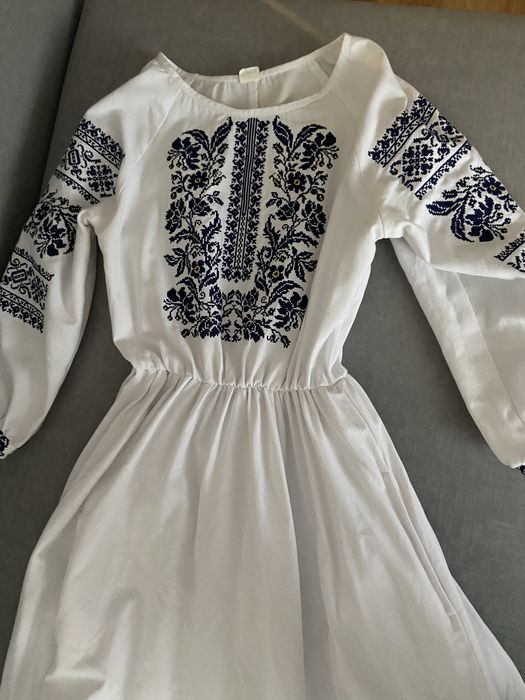 Вишите плаття для дівчини