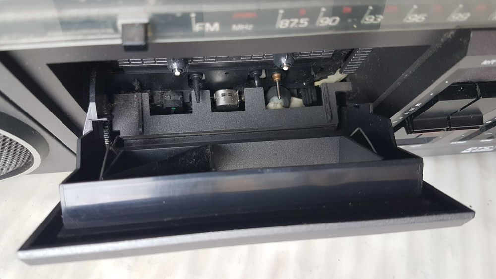 zabytkowy BoomBox Philips D-8234 z lat 80.