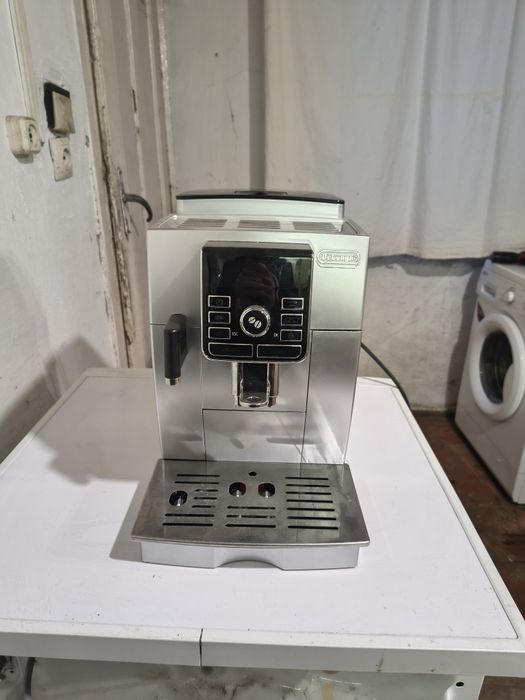 кавомашина De'Longhi ECAM 25.457 S. 
Оснащена системою "Автокапучин