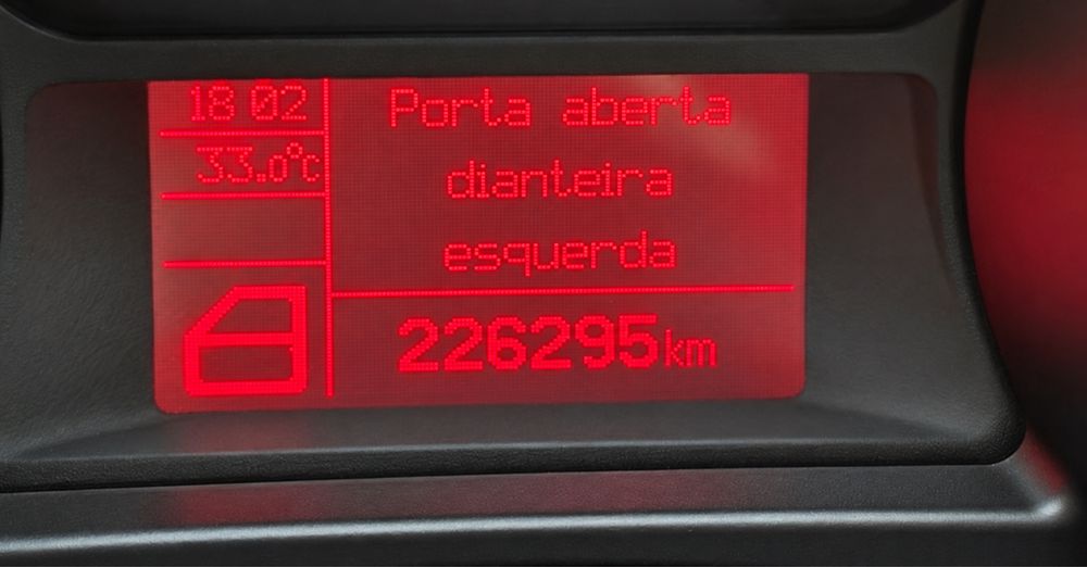 Alfa Romeo Giulietta 1.4 MultiAir 170cv | CarPlay | LED | Câmara | Cruise Control foto 5