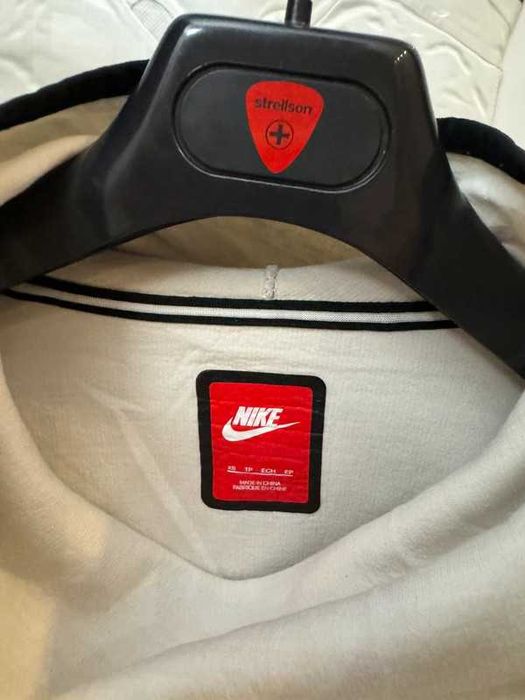 Women Nike Tech Fleece Poncho Pattern White Grey XS
