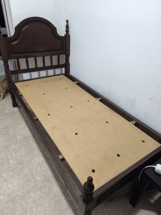 Cama de solteiro com colchão