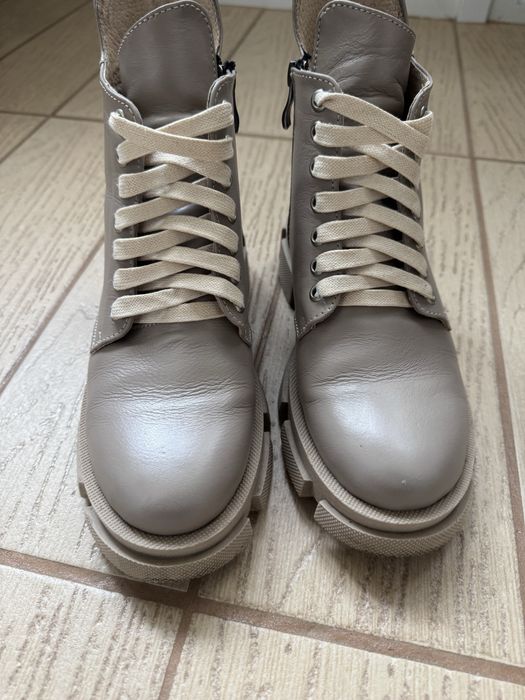 Продам черевики шкіряні,ботінки  жіночі бежеві