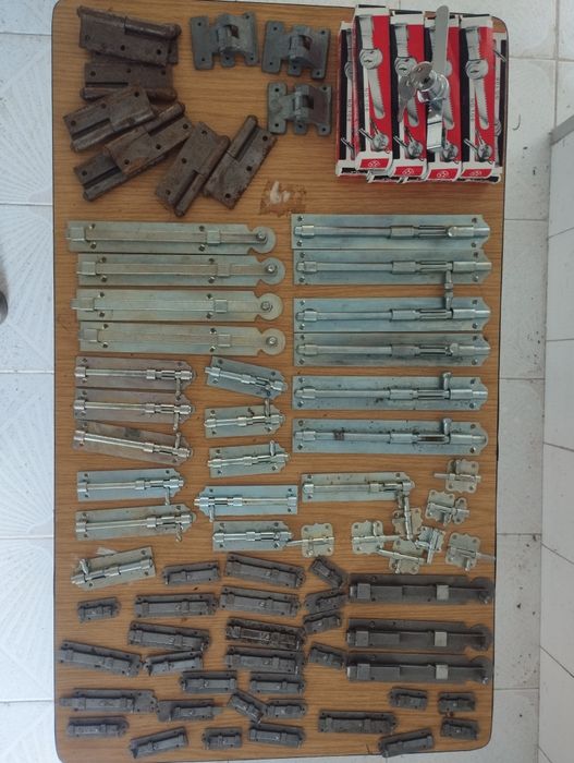 Ferrolhos  de portas , puxadores e maçanetas