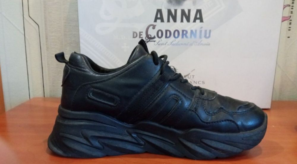 Продам женские оригнальные кроссовки Fashion.