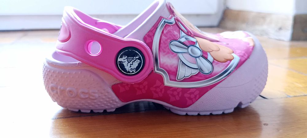 Klapki, chodaki Crocs Psi Patrol, rozmiar 20/21 (C5), dla dziewczynki