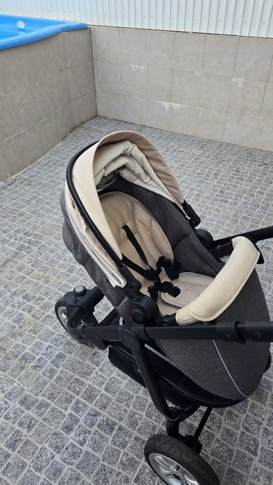 Carrinho de bebé 3 em 1 (carro, alcofa e cadeira auto)