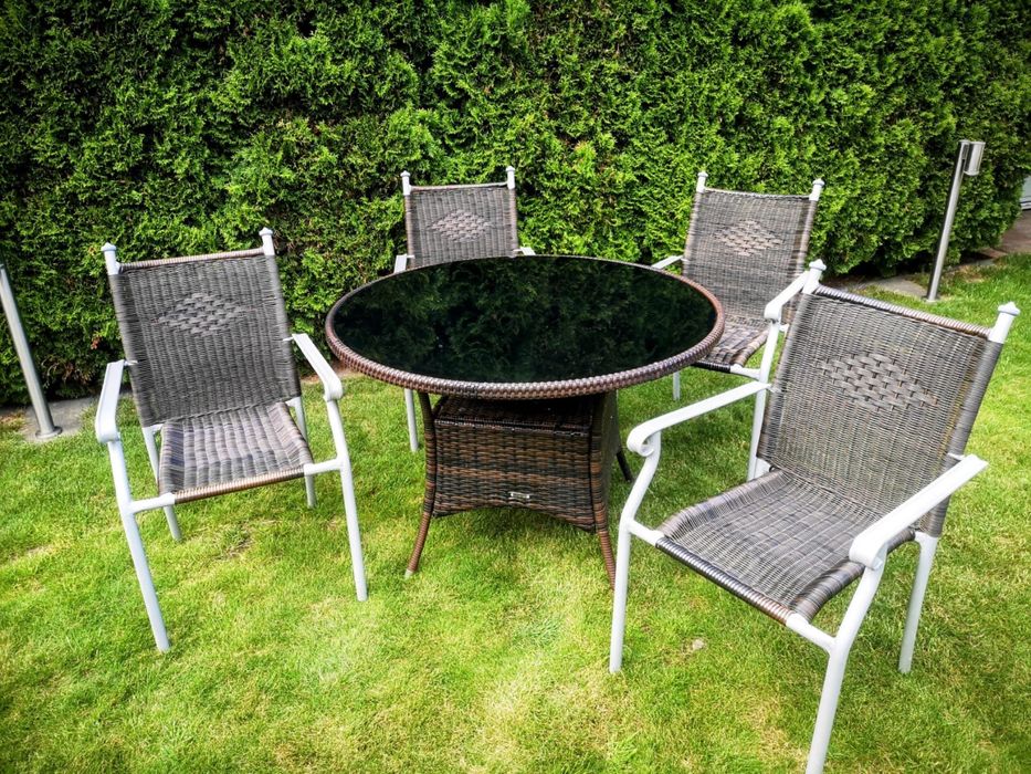 Zestaw ogrodowy stół plus 4 krzesła