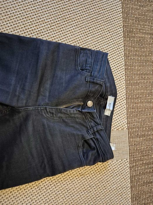 Czarne spodnie jeans reserved