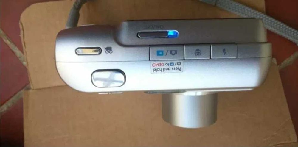 Máquina fotográfica e câmara