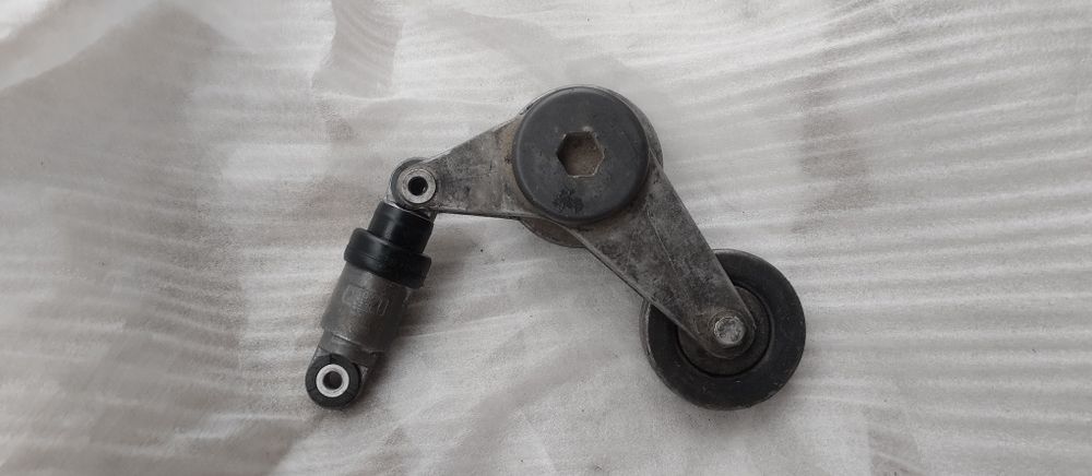 Натяжитель кивачка кронштейн BMW E38, E39 2.5 TDS M51 Opel Omega b M51