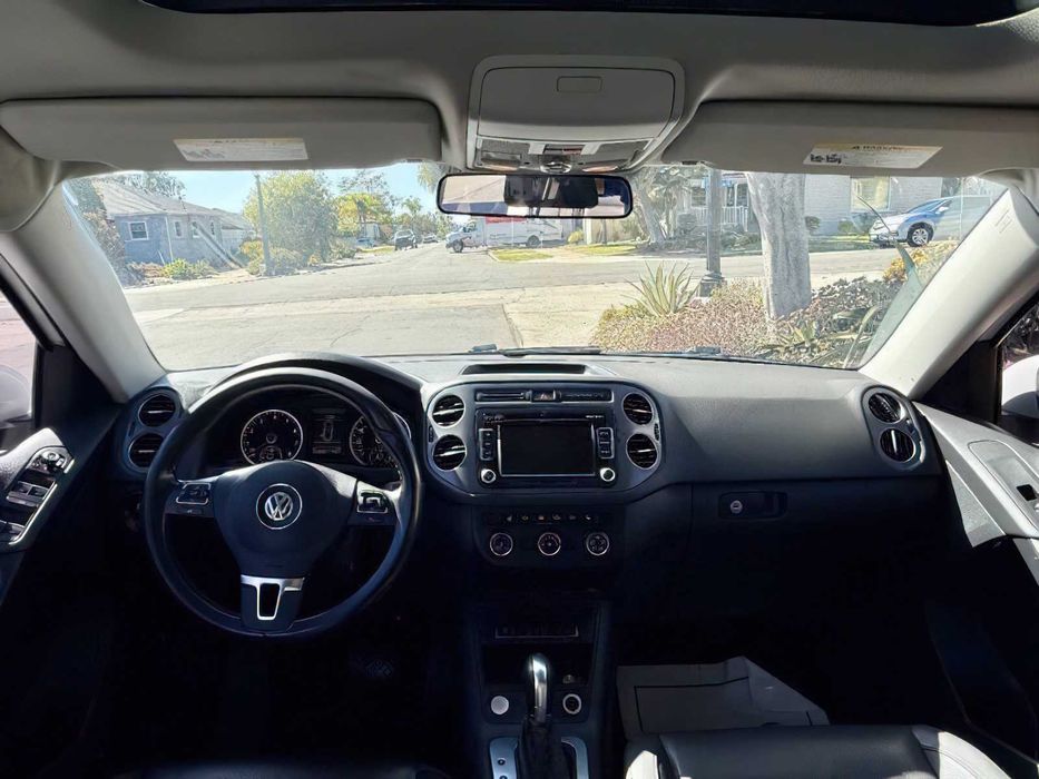 Volkswagen Tiguan      2015