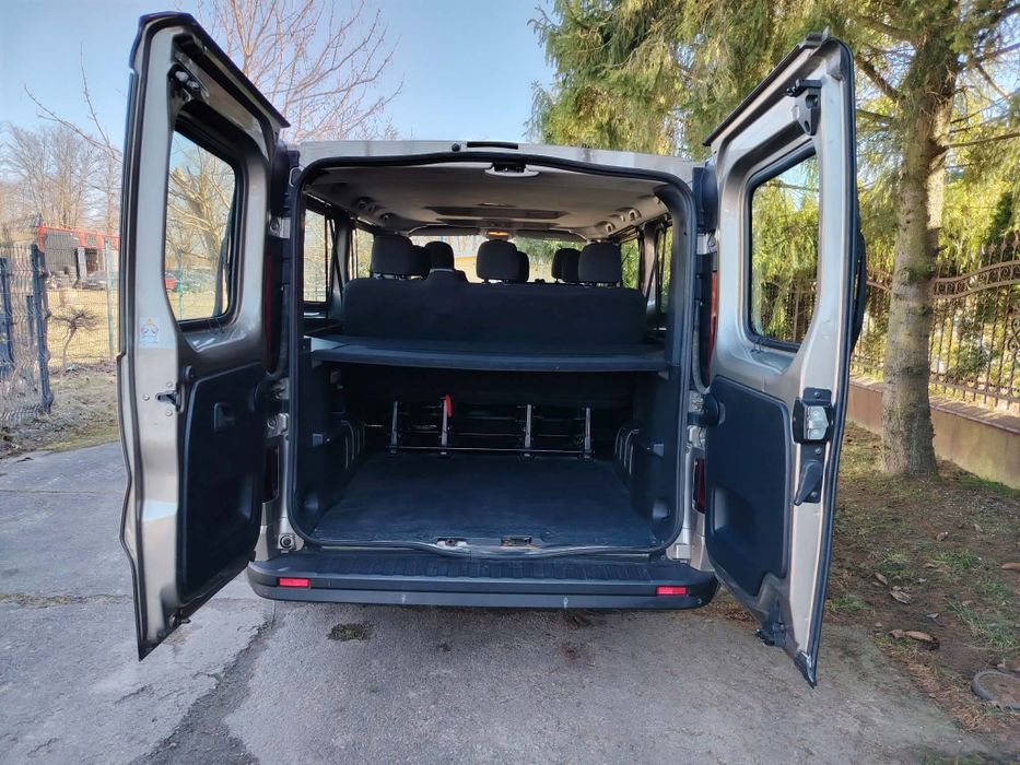 Opel Vivaro Long 9 osobowy 2017r.