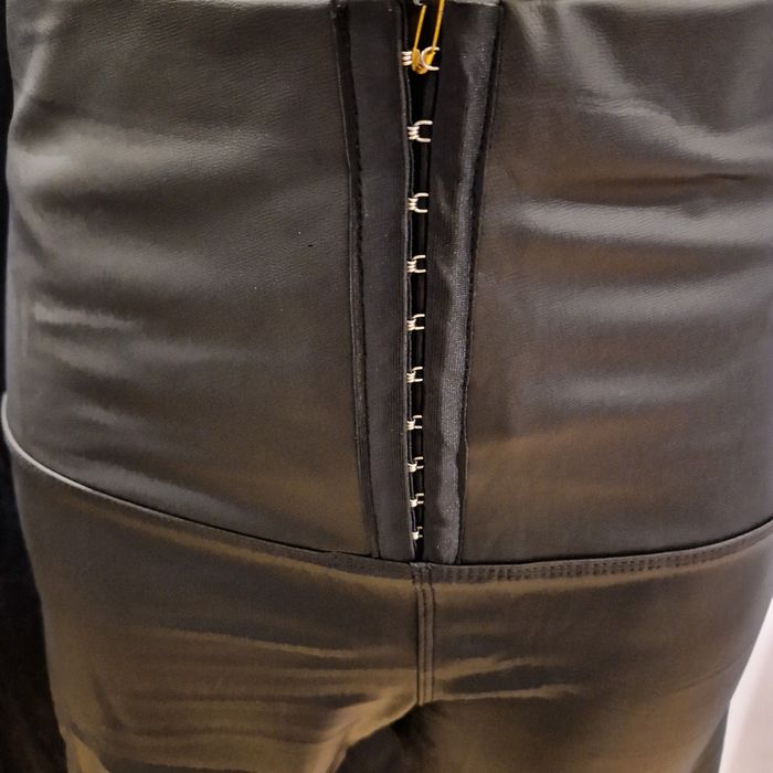 Leginsy ,spodnie ekoskóra S Włochy