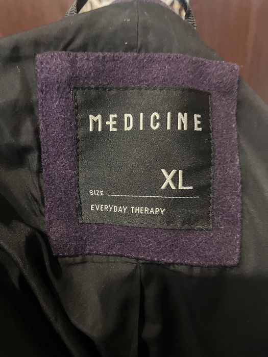 Plaszcz ciemny fiolet medicine xl