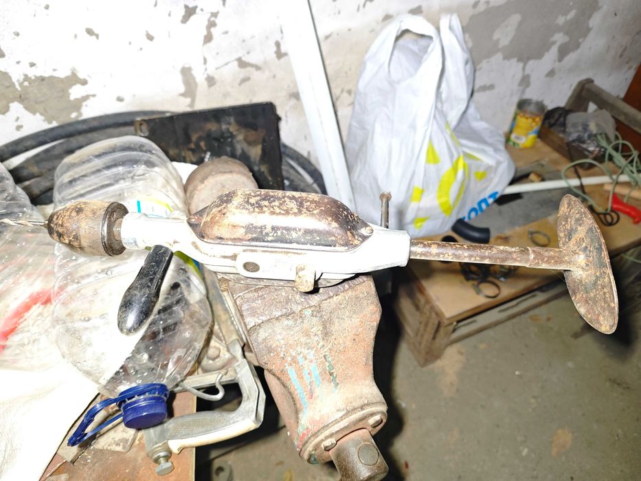 Ручна дрель в хорошому стані