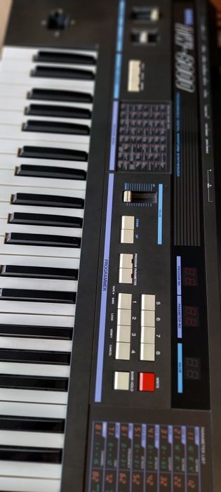 Korg DW 6000 syntezator