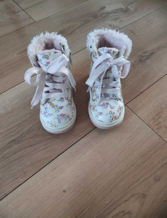 Buty dziewczęce 22