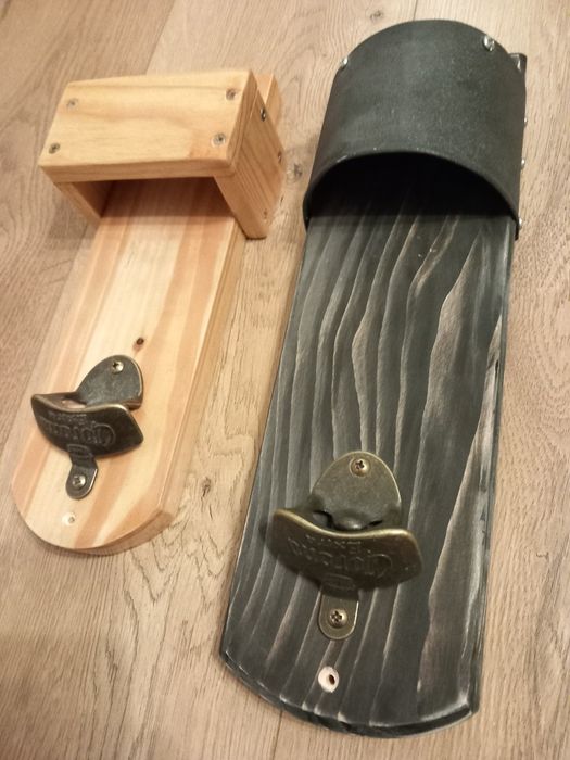 Otwieracz do butelek na ścianę.