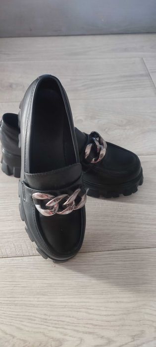 Лофери  жіночі  чорні 38.5
