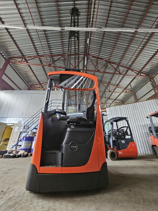 Навантажувачі вилкові в Києві. Вилочные погрузчики Тойота.