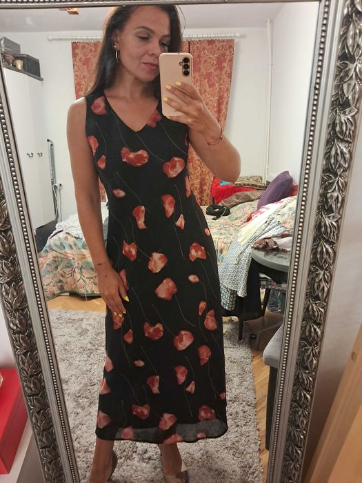 Letnia maxi czarna w czerwone kwiaty sukienka rozm. S, M