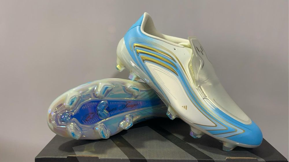 Botas de futebol, futebol de 7 e futsal.
