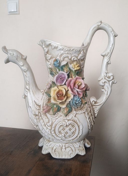 Porcelanowy dzbanek Capodimonte
