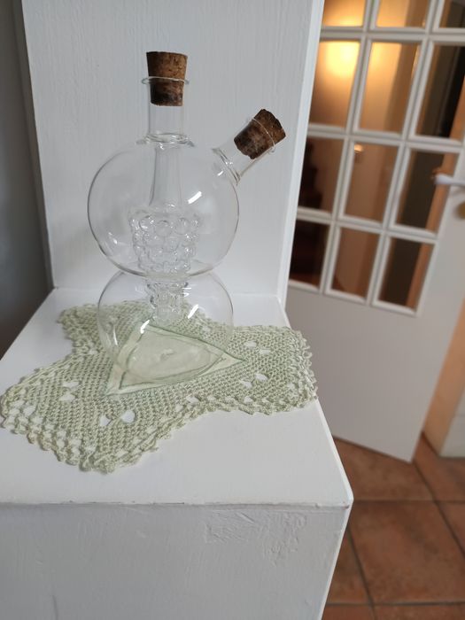 Galheteiro ,em vidro,formato"Cacho uvas"