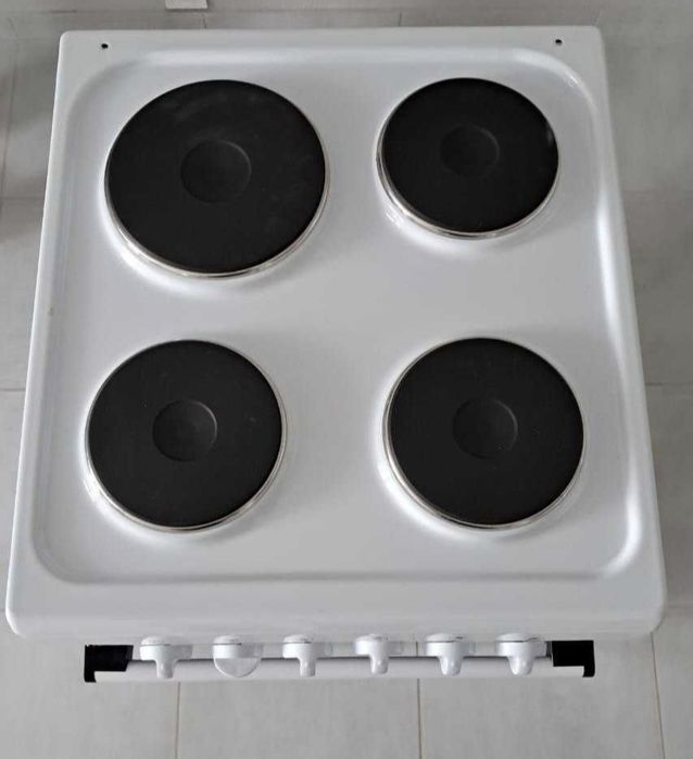 Электрическая новая плита.