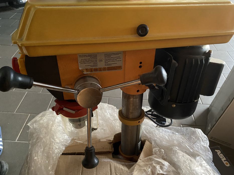 Maquina de furar de coluna