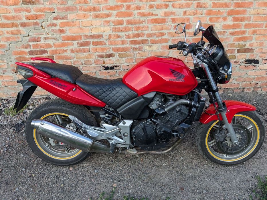 Мотоцикл Honda CBF6000, на повному ходу. Не плутати з Honda CB600F