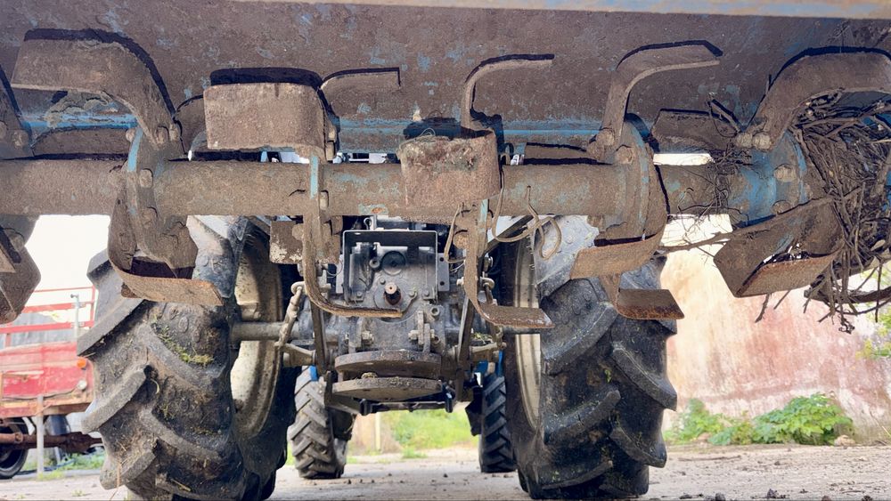 Solis 26 XL + Carregador Frontal + Pack Alfaias (Apenas 340h)