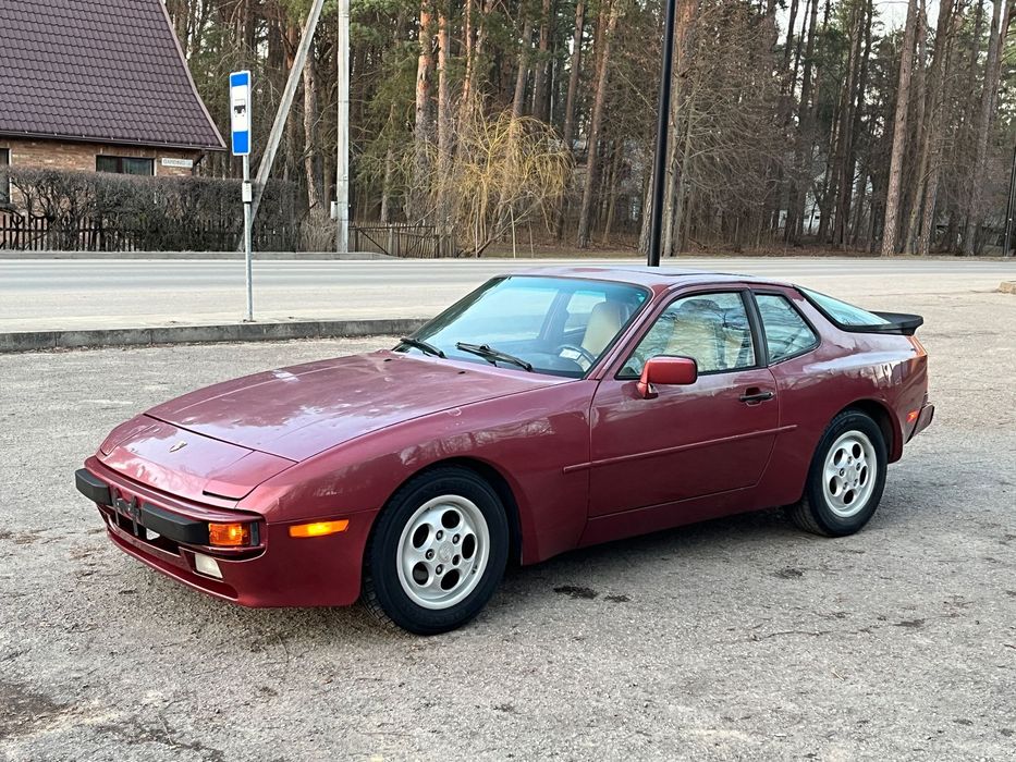 Porsche 944