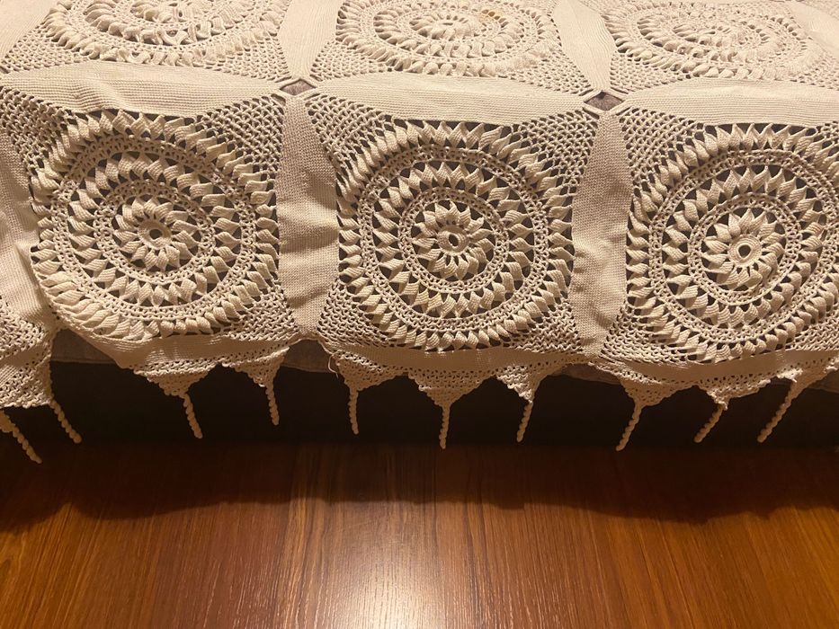 Colcha de renda , feita á mão.