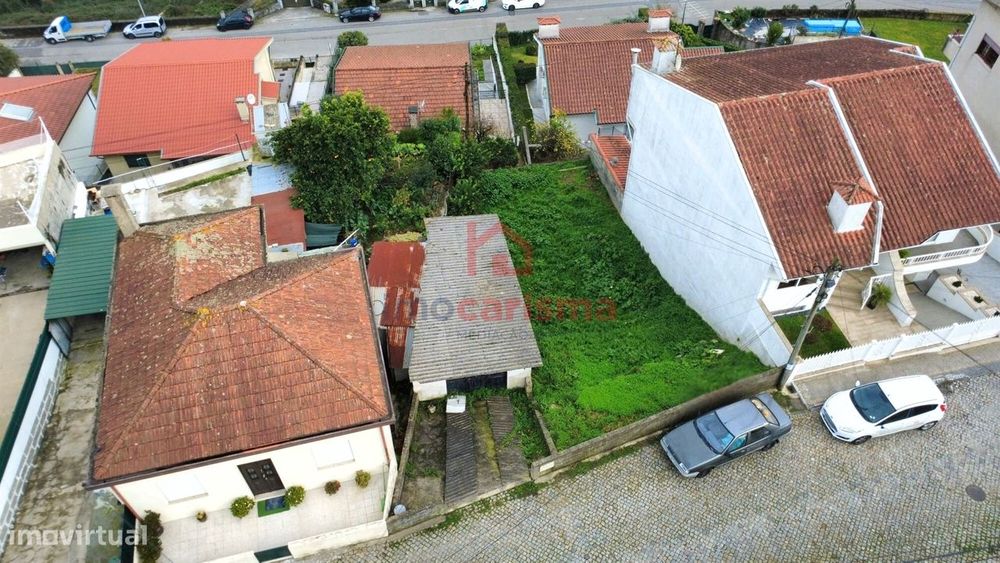 Terreno para Construção com 240m2 em Santo Tirso — Santo Tirso, Couto (Santa Cristina E São Miguel) E Burgães, Porto