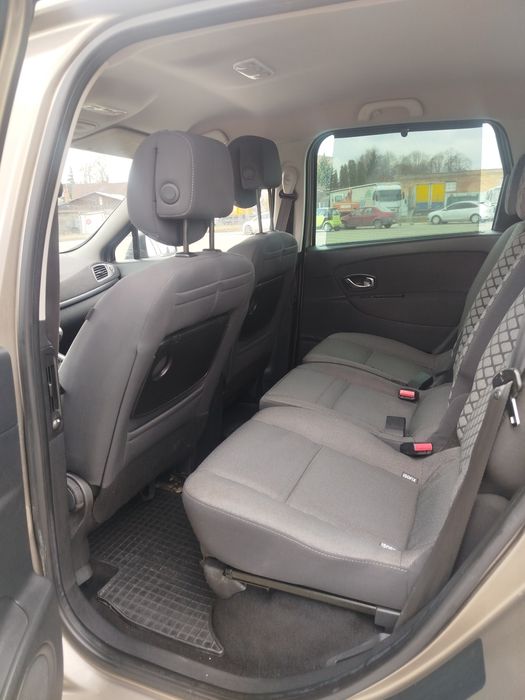 Рено Сценік 3 2011 рік