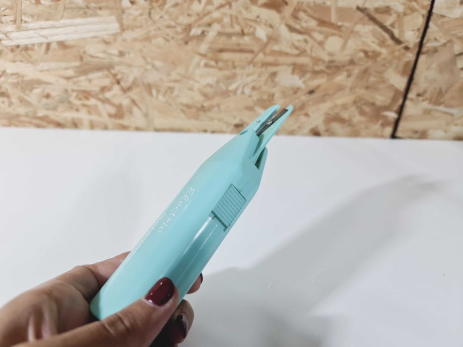 Tesoura Elétrica para papel ou tecidos finos
