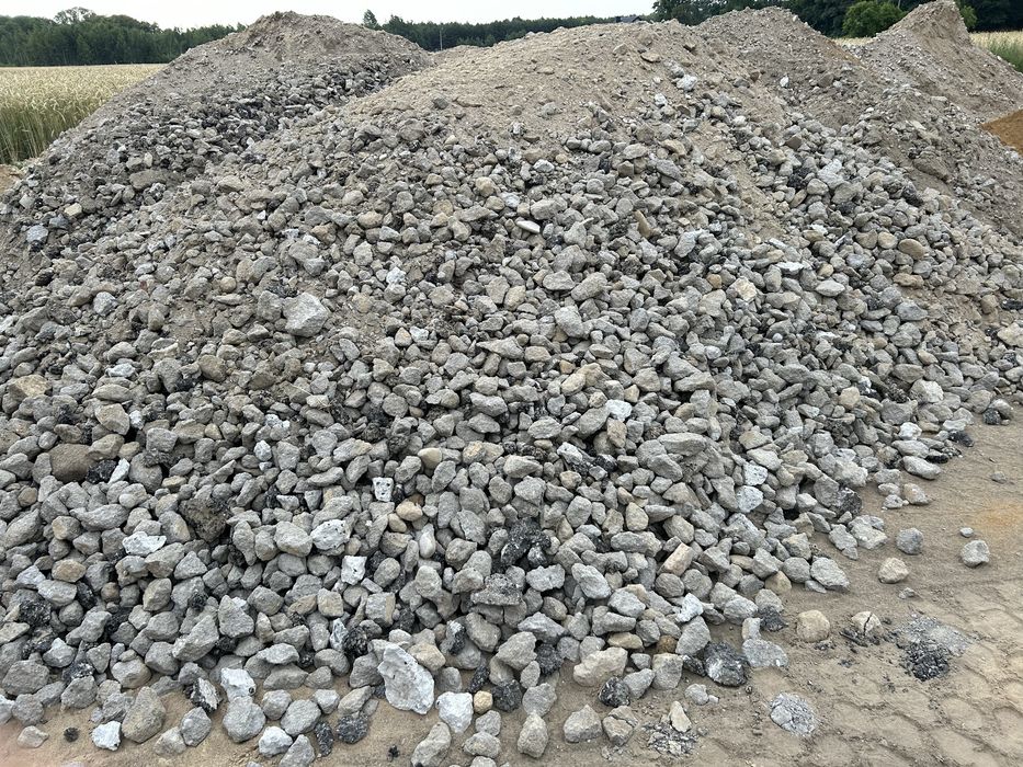 Tluczen kamienny , betonowy