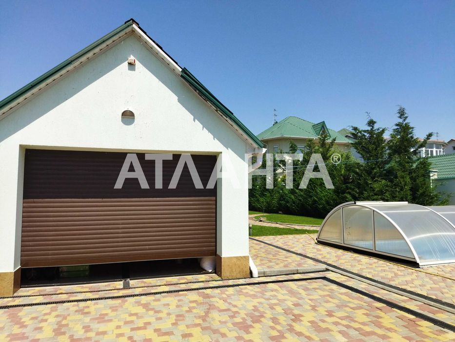 Будинок з басейном біля моря на 7 сотках