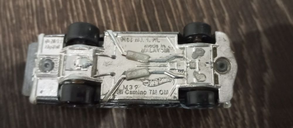 Hotwheels дві машинки 2020 - 2019