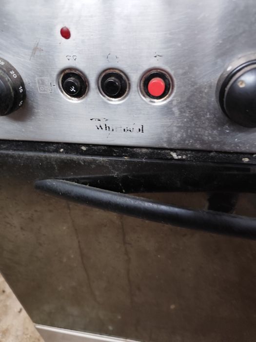 Fogão de 5 bicos a funcionar e está para gás canalizado