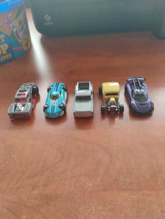 Samochody marki hot wheels