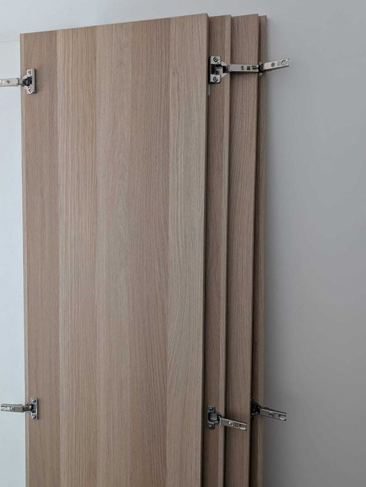 Roupeiro IKEA efeito carvalho com luz LED, estado imaculado