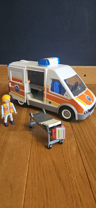 Playmobil Karetka ze światłem i dźwiękiem