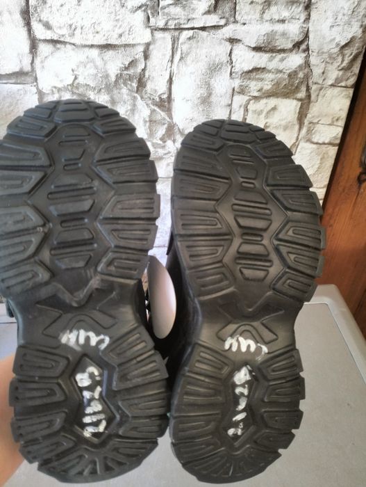 Нові кросівки на хлопчика