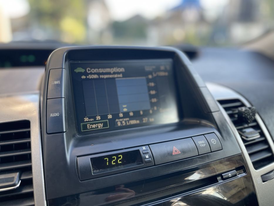 Toyota Prius /на уверенном ходу!!